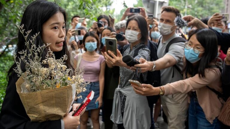 Bystanders harass Chinese woman going public in #MeToo case