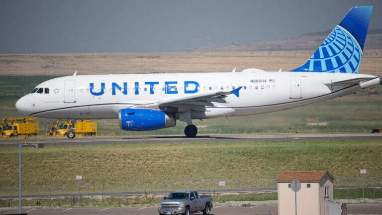 System outage grounds United flights briefly