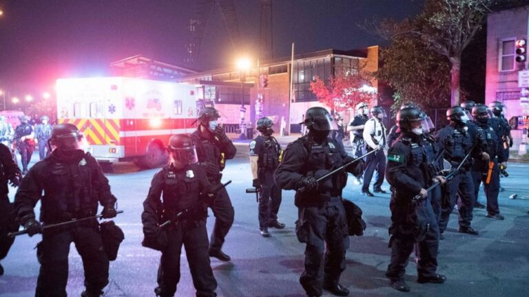 Feds charge DC cop with murder in police pursuit death