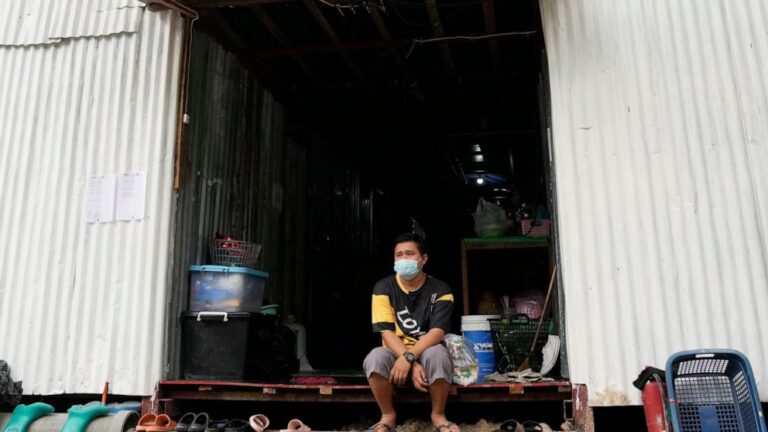 Volunteers help poorest survive Thailand’s worst COVID surge