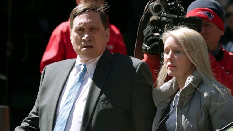 1st trial in college admissions scandal gets underway