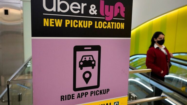 Lyft, Uber to cover fees for drivers sued under Texas law
