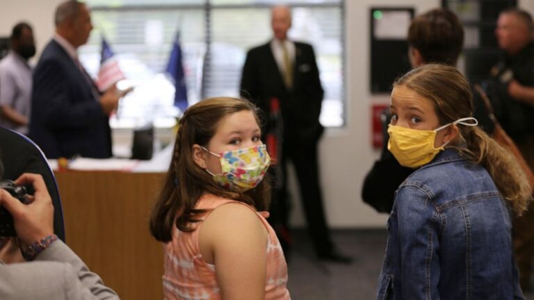Federal judge overturns South Carolina school mask ban