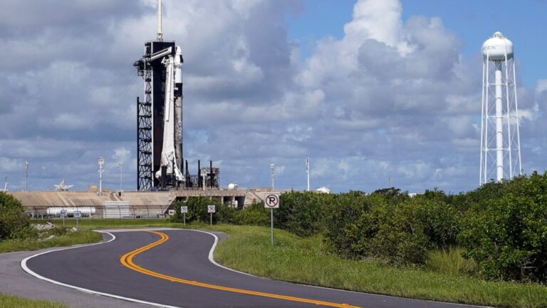 SpaceX aiming for night launch of 4 on 1st private flight