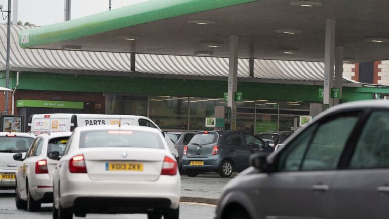 UK mulls calling in army to help ease gas shortage at pumps