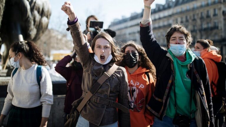 France to offer free birth control to all women up to 25
