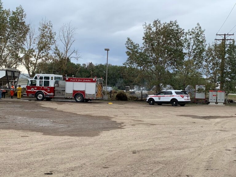 Saskatoon police, fire department respond to large acreage fire on 11th St. W and Hwy 7