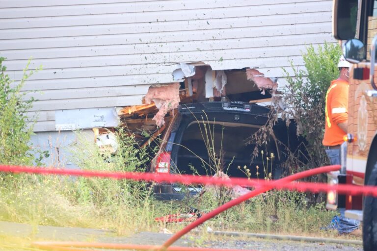 Occupants of vehicle flee after crashing Jeep into Kingston home: police