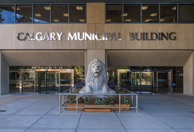 Calgary emergency management committee to meet Friday amid 4th wave of COVID-19