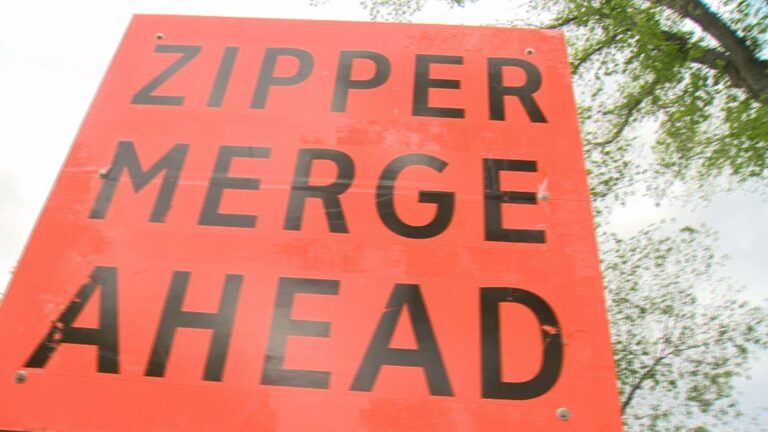 Winnipeg city councillors push for permanent zipper merge signage