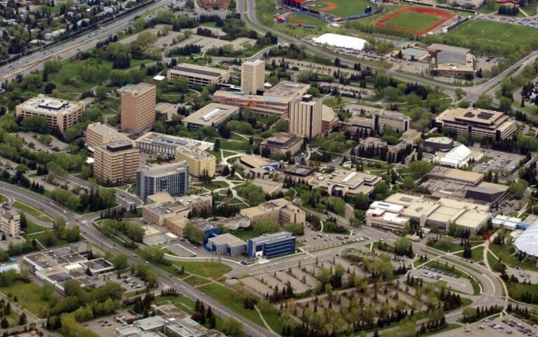 COVID-19 vaccine bus rolls onto University of Calgary campus