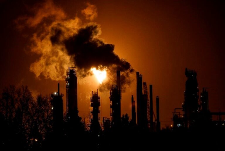 Alberta communities lukewarm to Liberals’ $2B pledge to help ‘transition’ oil workers