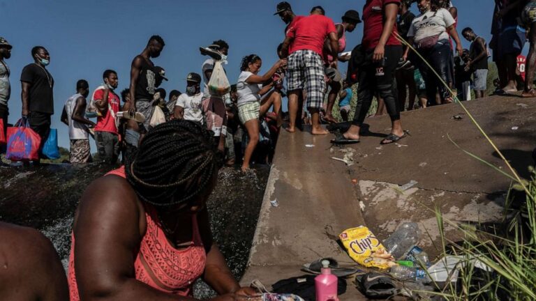10,000 migrants being held under bridge in Texas