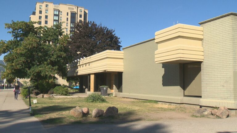 Kelowna homeless shelter receives extension to stay open despite some concerns