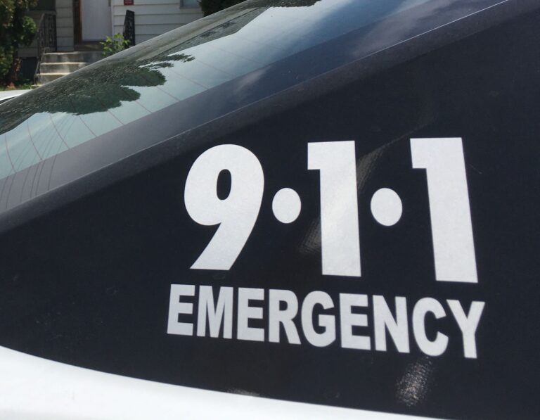 Suspects sought in Winnipeg stabbing