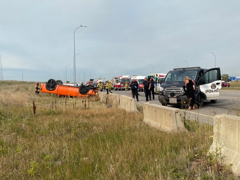 Driver tried to flee after Glenmore Trail rollover: Calgary police
