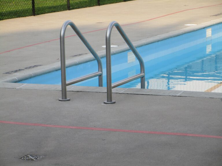 Toronto to keep 9 outdoor pools open past Labour Day weekend until Sept. 19
