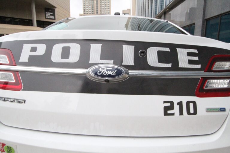 Winnipeg police investigate downtown stabbing