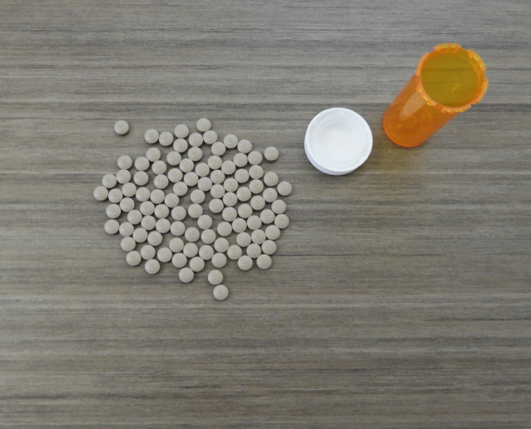 Manitoba RCMP seize pills from 68-year-old driver in RM of Springfield