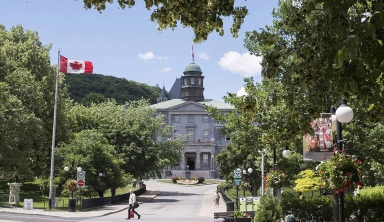 Montreal police operation underway at McGill University over suspicious package