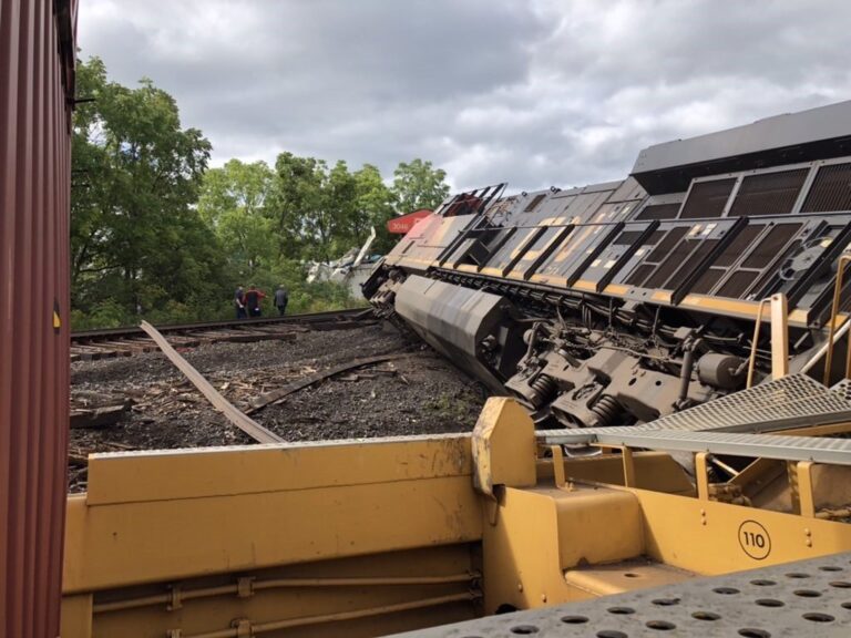 Only minor injuries reported after 2 cargo trains crash in Prescott, Ont: OPP