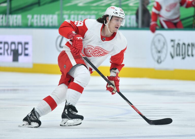 Red Wings’ Tyler Bertuzzi declines COVID-19 vaccine, can’t play in Canada