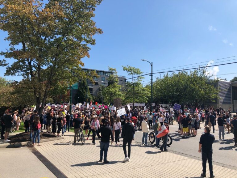 COVID-19: Protesters target several B.C. hospitals, decry vaccine ‘tyranny’