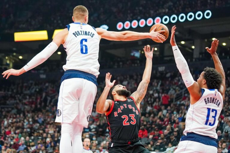 Doncic, Hardaway combine for 52 pts to down Raps