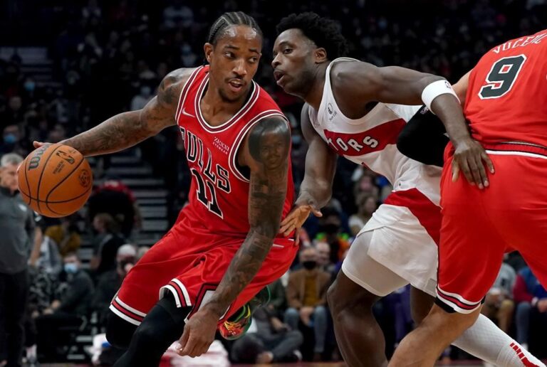 DeRozan powers Bulls past Raptors 111-108