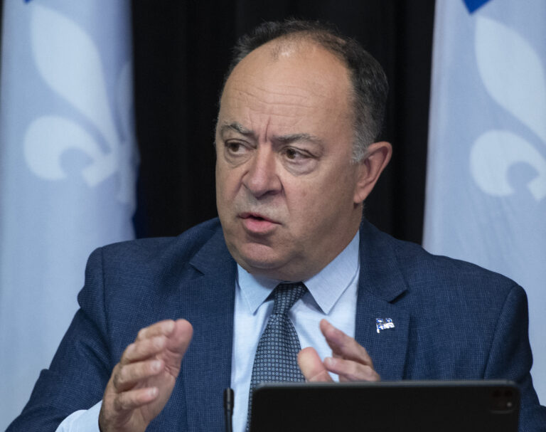 Quebec delays COVID-19 vaccine mandate deadline for health workers