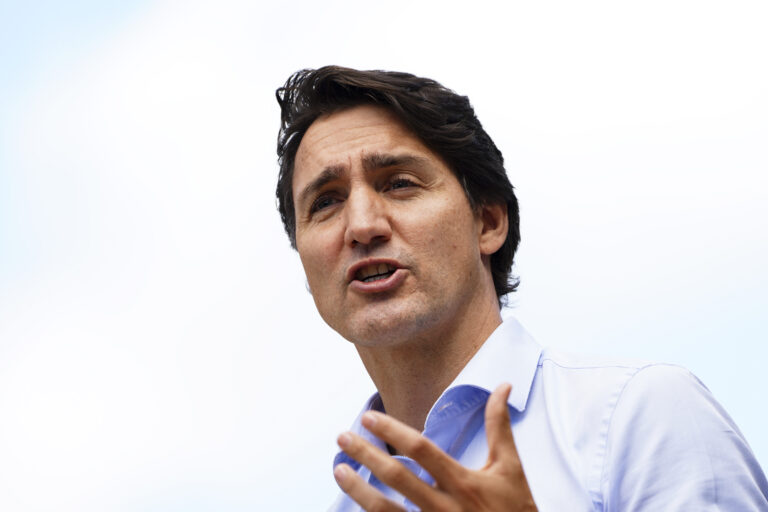 Trudeau to announce COVID-19 vaccine mandate, will impact federal workers and travel