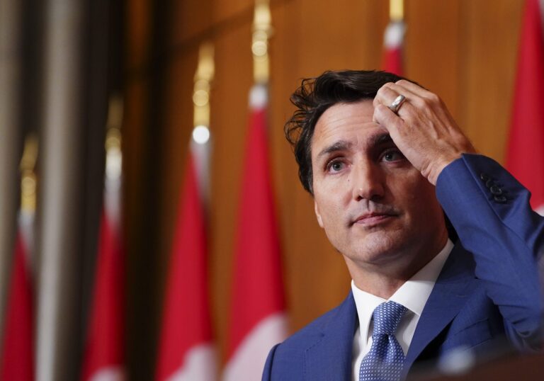 Health-care workers press Trudeau to keep his campaign promise on paid sick leave