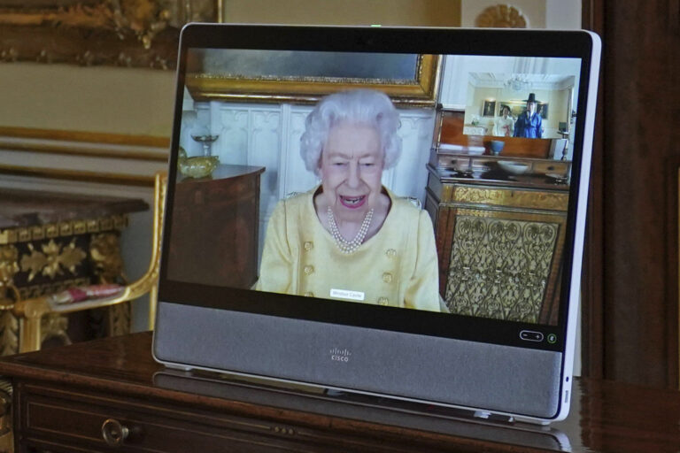 Queen Elizabeth II returns to Windsor Castle, carries out first duty since hospital stay