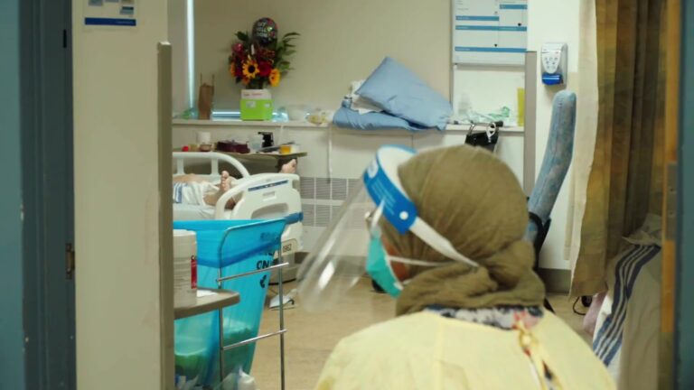 Alberta doctors invite premier, health minister to visit ICU: ‘We need you to see’