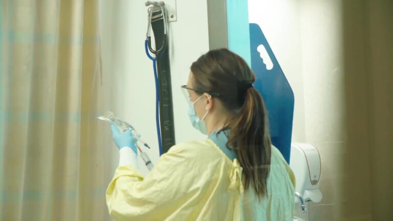 Military begins work at Edmonton hospital as Alberta battles fourth COVID-19 wave