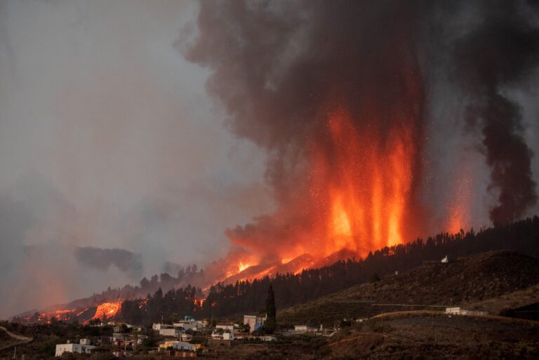 La Palma volcano eruption shows no sign of slowing down 4 weeks in, officials say