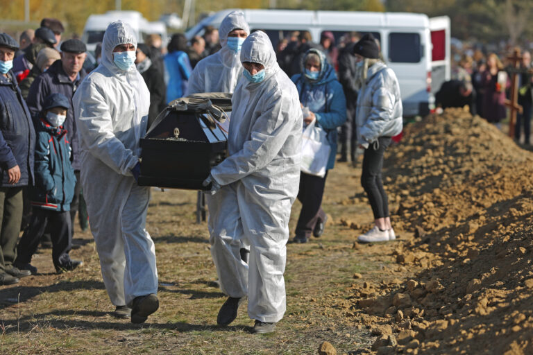 Russia shatters COVID-19 death record as surge persists, killing 968 in a single day