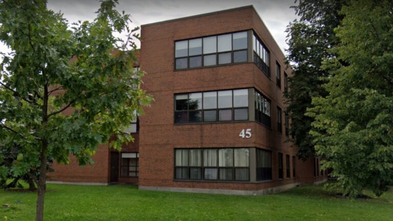 Hamilton long-term care home has one of the lowest staff vaccination rates in Ontario