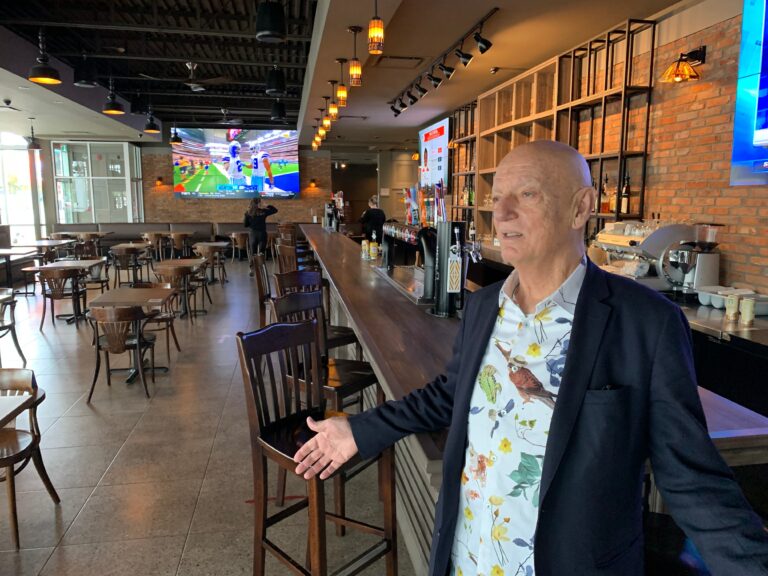 Montreal-area restaurant, bar owners calling for COVID-19 capacity restrictions to be lifted