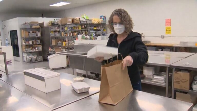 COVID-19: Is your Thanksgiving gathering on hold? Why some Alberta experts say they should be