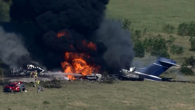 21 passengers escape plane safely after crash in Texas, officials say