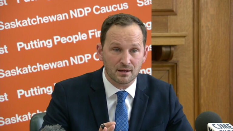 Saskatchewan government, opposition, health professionals issue guidance for holiday gatherings