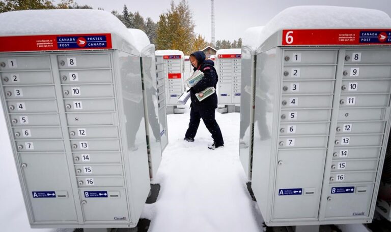 Canada Post to hire over 4,000 new workers to battle holiday demands