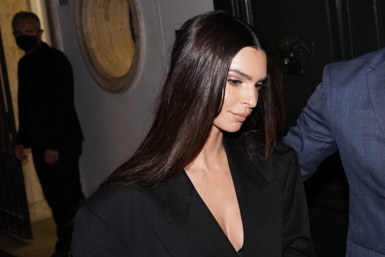 Emily Ratajkowski accuses Robin Thicke of groping her during ‘Blurred Lines’ shoot