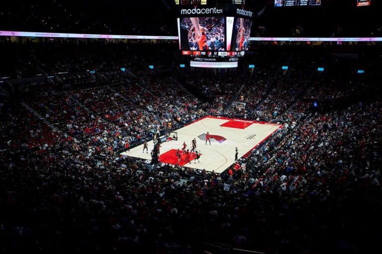 McCollum scores 29 as Trail Blazers beat Raptors 118-113