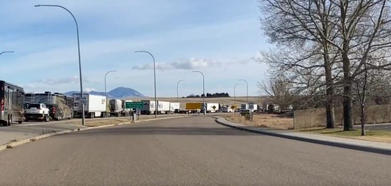 Canadians crossing U.S. land border met with lineups spanning several kilometres