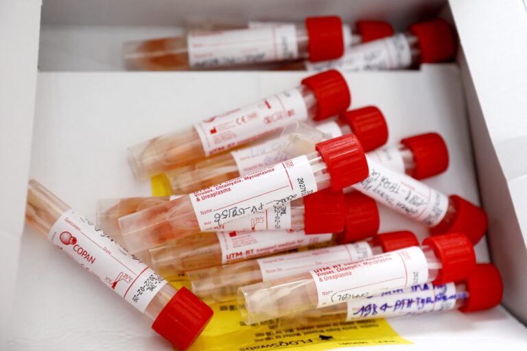 Ontario reports nearly 800 new COVID-19 cases, 4 more deaths