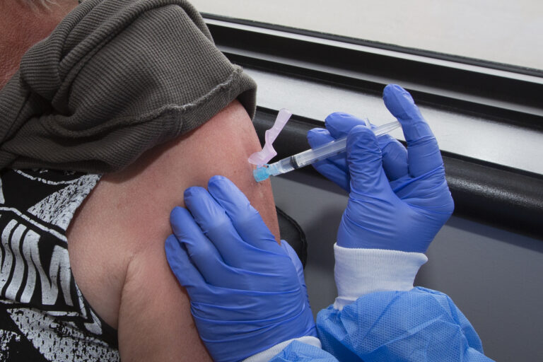 Over 95% of federal workers vaccinated against COVID-19 by start of mandate, data shows