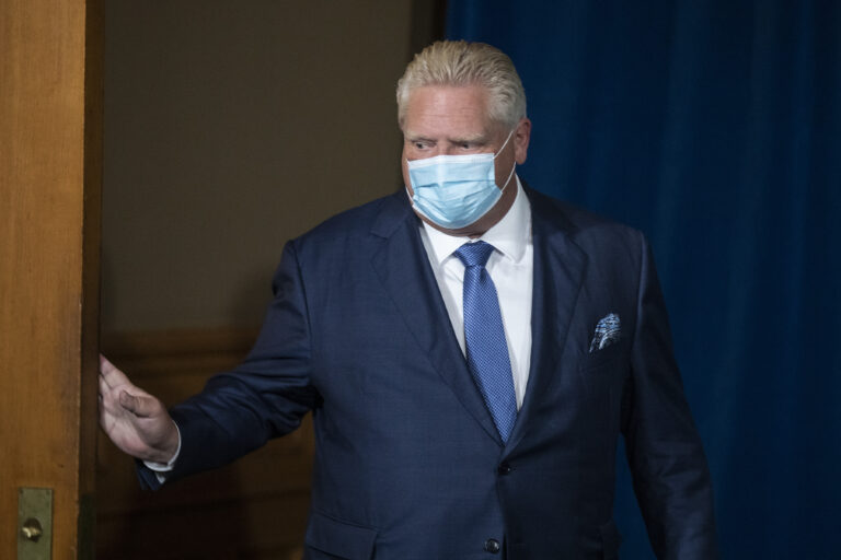 Doug Ford calls on feds for flight ban amid new COVID-19 variant detected in South Africa