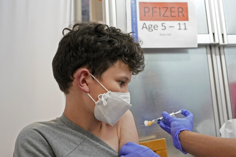 Canada set to announce kids COVID-19 vaccine approval, change to U.S. travel testing rules